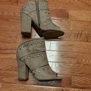Jessica Simpson open toed suede like shoe booties